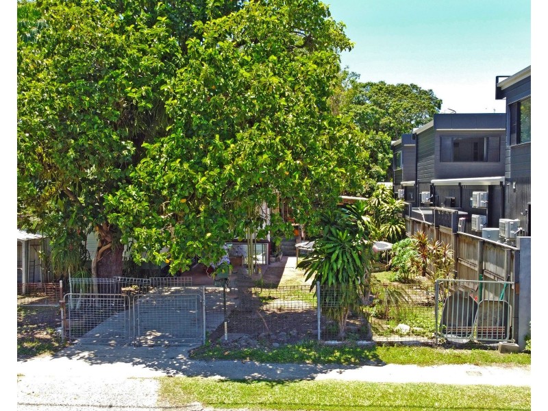 275 Pease Street, Edge Hill QLD 4870