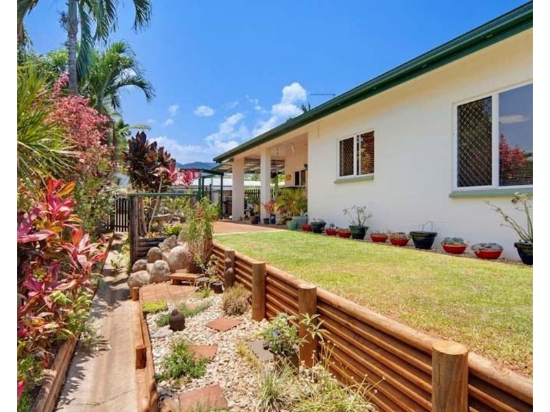 2/5 Julia Percy Close, Bentley Park QLD 4869