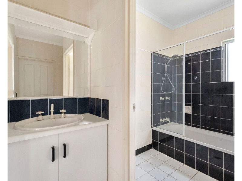 2/5 Julia Percy Close, Bentley Park QLD 4869