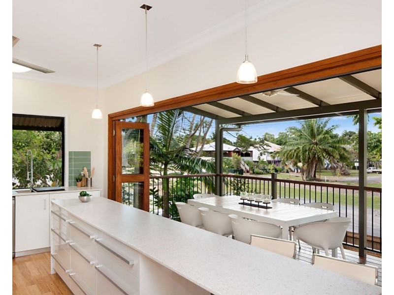 37 Law Street, Cairns North QLD 4870