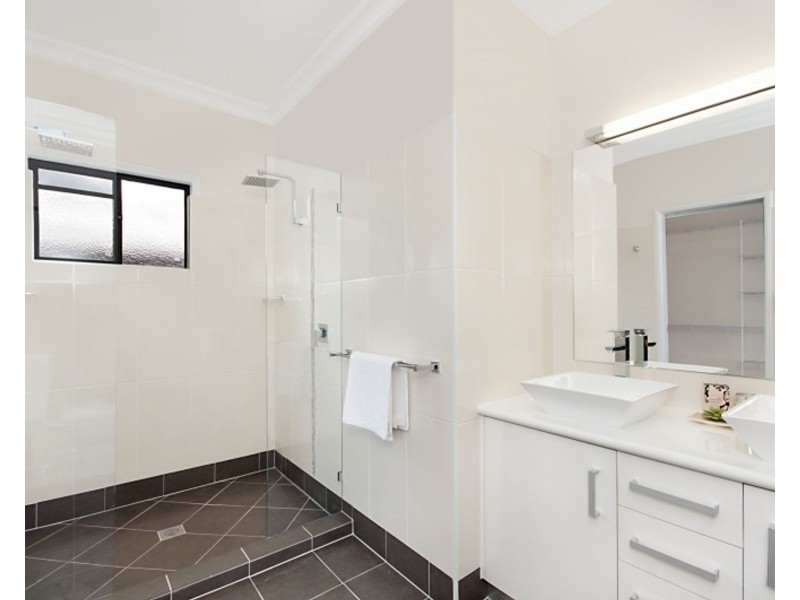 37 Law Street, Cairns North QLD 4870