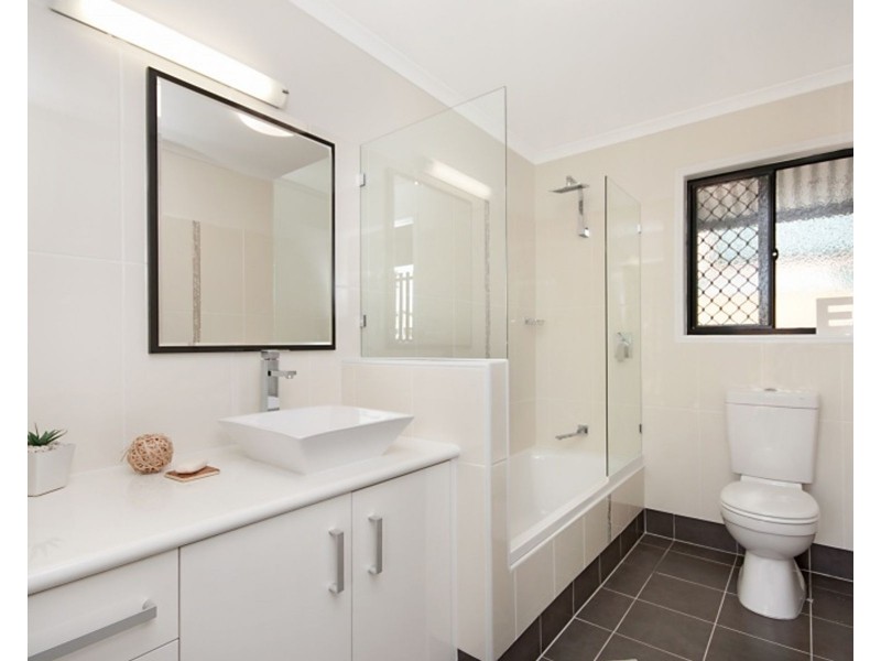 37 Law Street, Cairns North QLD 4870