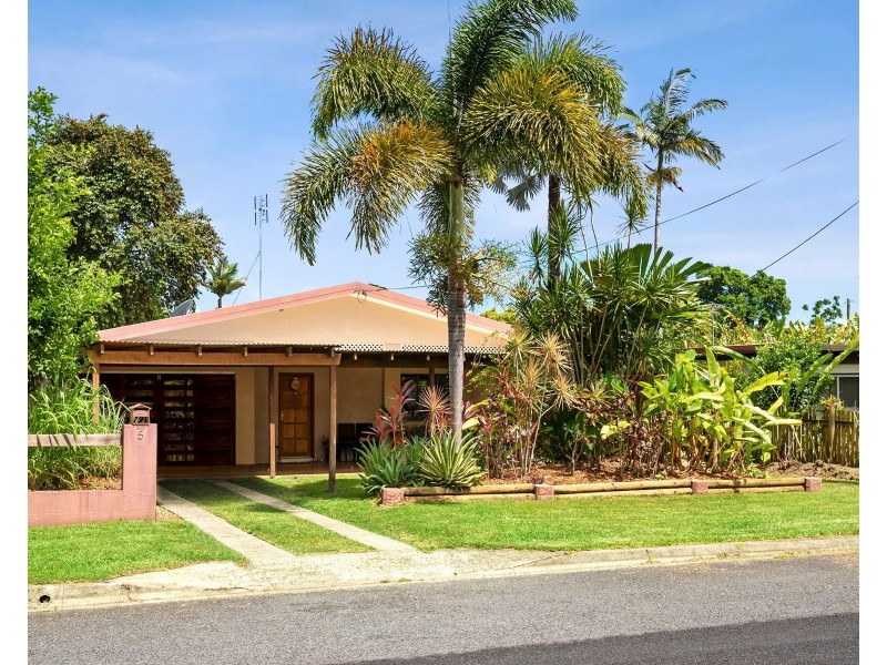 5 Clemson Avenue, Edge Hill QLD 4870
