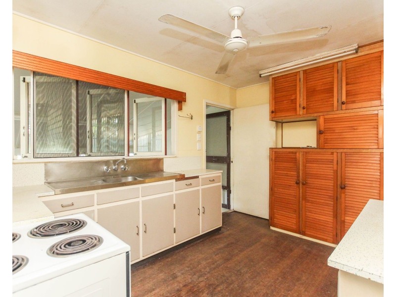 211-213 McCormack Street, Manunda QLD 4870
