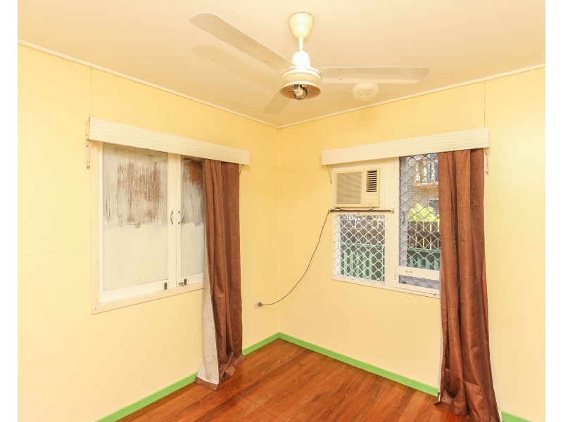 211-213 McCormack Street, Manunda QLD 4870