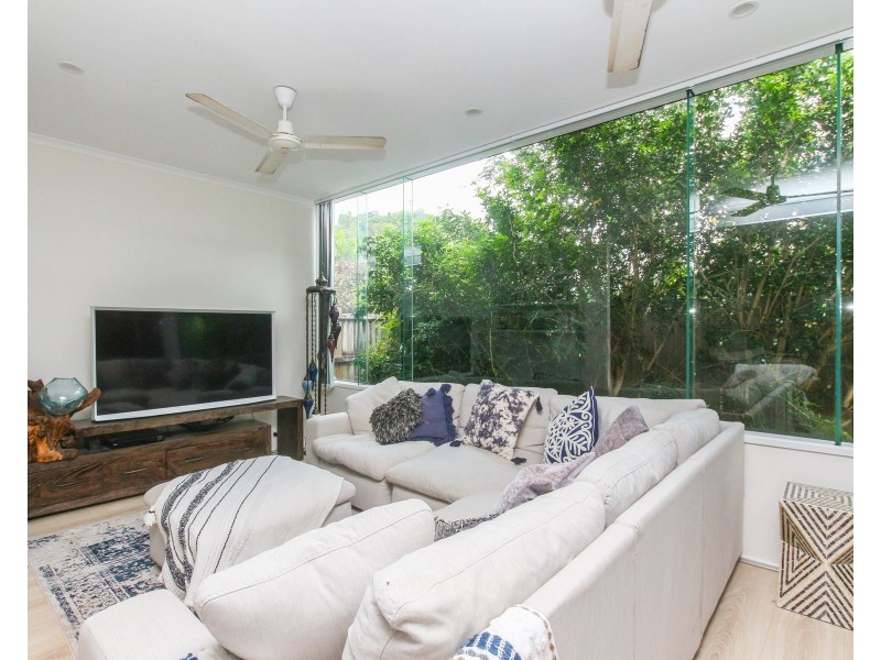 2 Rogers Close, Whitfield QLD 4870
