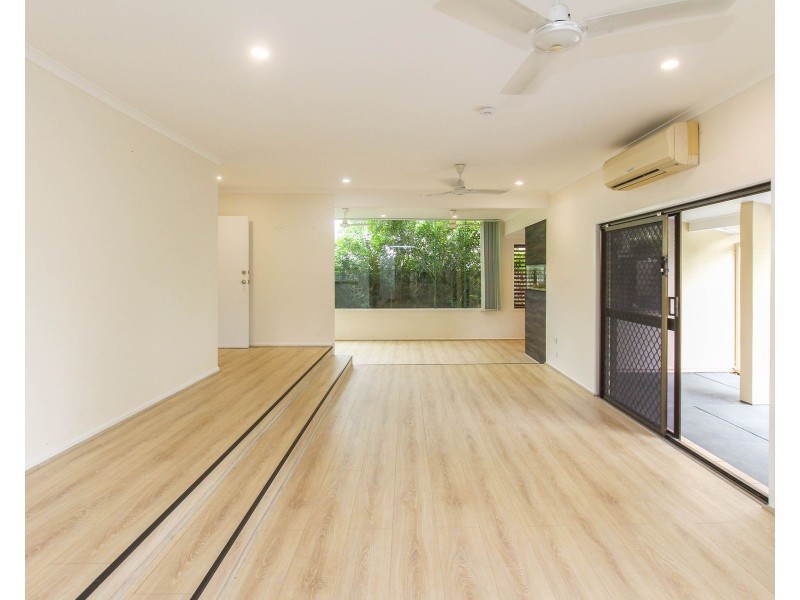 2 Rogers Close, Whitfield QLD 4870