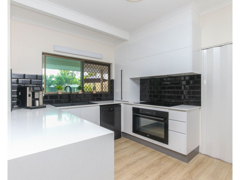 2 Rogers Close, Whitfield QLD 4870