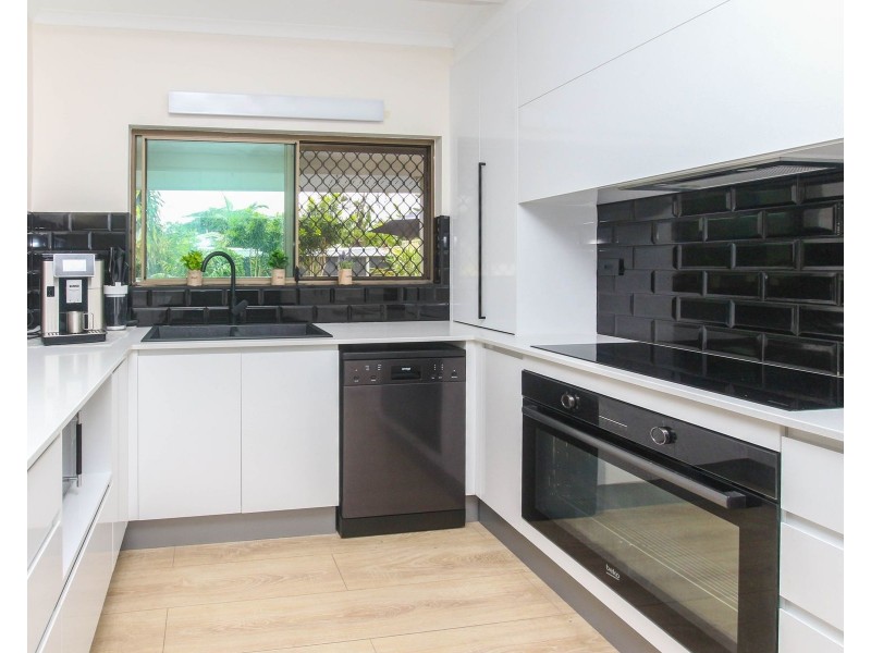 2 Rogers Close, Whitfield QLD 4870
