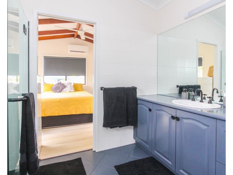 2 Rogers Close, Whitfield QLD 4870