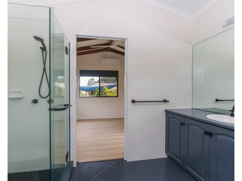 2 Rogers Close, Whitfield QLD 4870