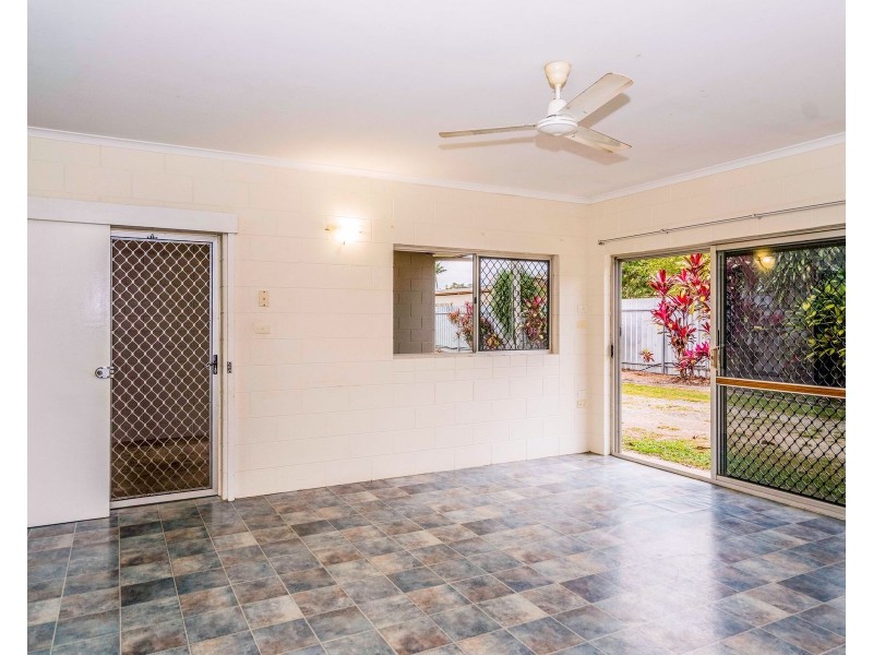 1/24 Angela Street, Woree QLD 4868