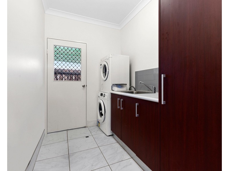 6 Cheyne Close, Bentley Park QLD 4869