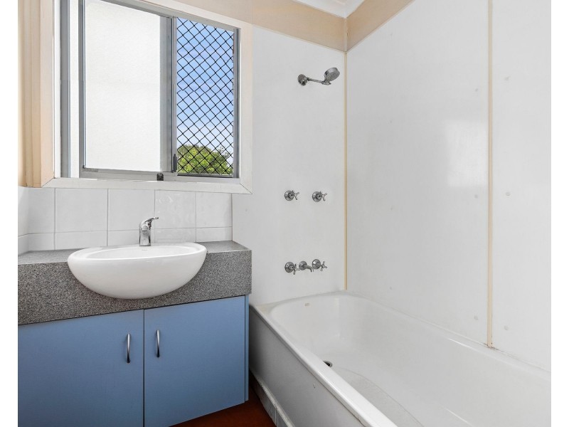 5 Marchant Street, Manoora QLD 4870
