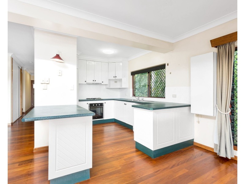 2 Rockton Place, Mooroobool QLD 4870