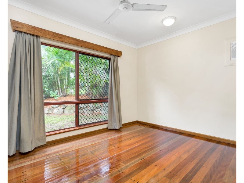 2 Rockton Place, Mooroobool QLD 4870