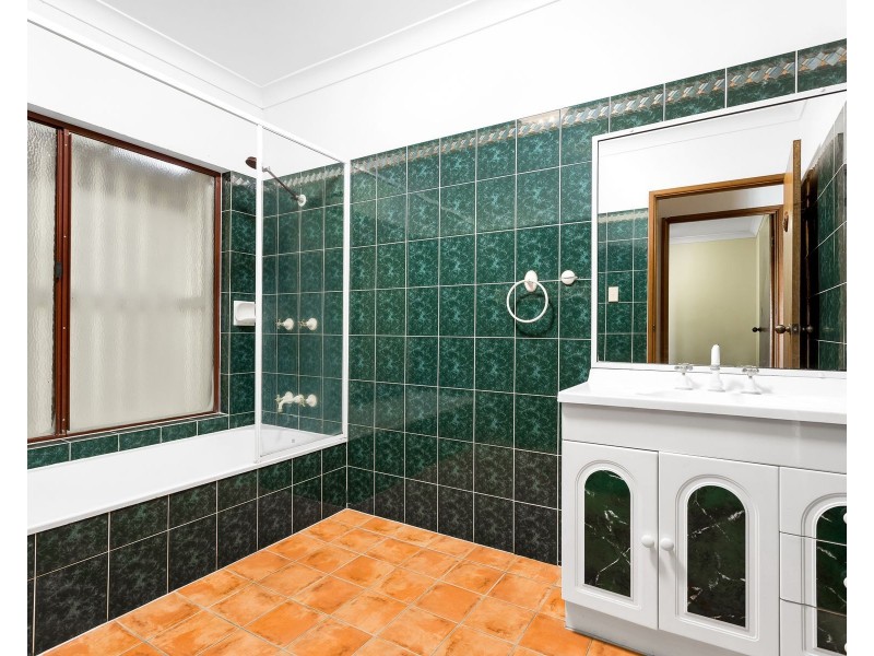 2 Rockton Place, Mooroobool QLD 4870