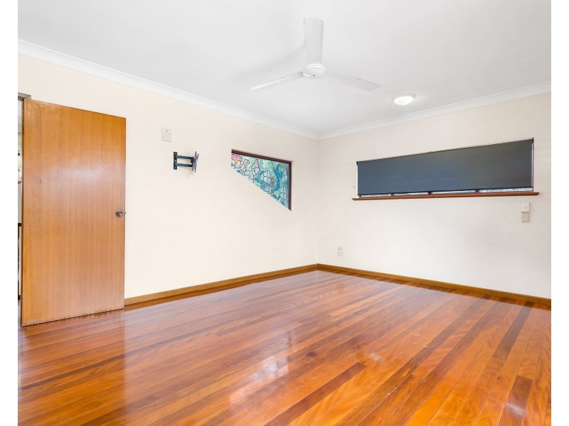 2 Rockton Place, Mooroobool QLD 4870