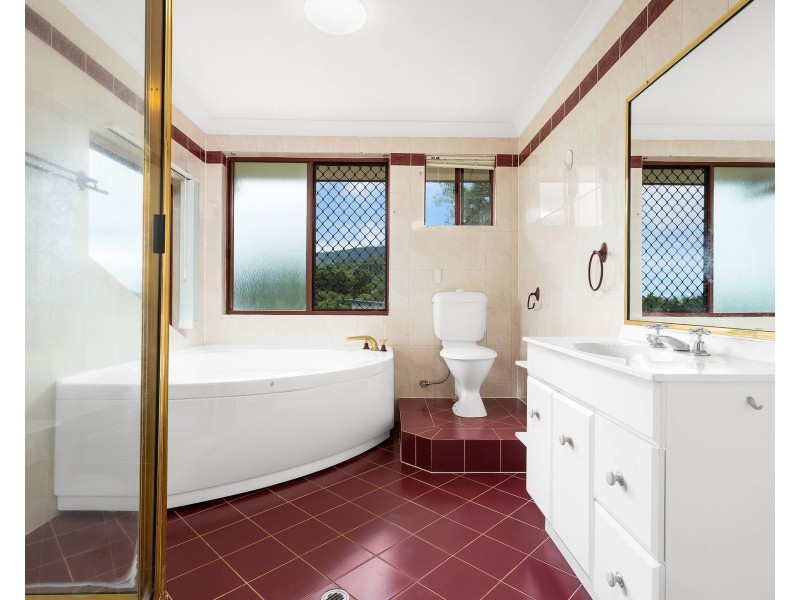 2 Rockton Place, Mooroobool QLD 4870