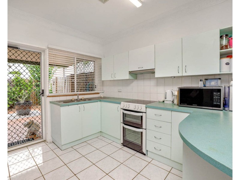 2/60-68 Swallow Street, Mooroobool QLD 4870