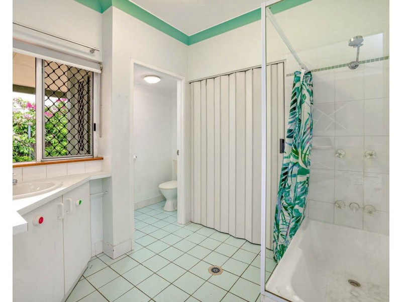 2/60-68 Swallow Street, Mooroobool QLD 4870