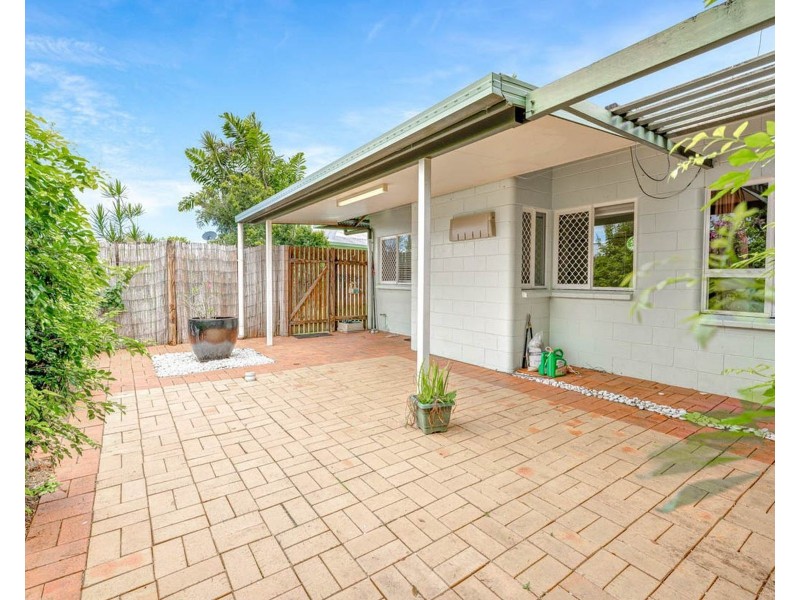 2/60-68 Swallow Street, Mooroobool QLD 4870