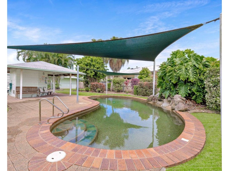 2/60-68 Swallow Street, Mooroobool QLD 4870