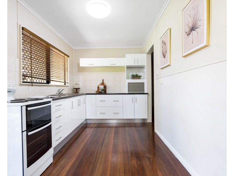 12 Kingsford Street, Mooroobool QLD 4870