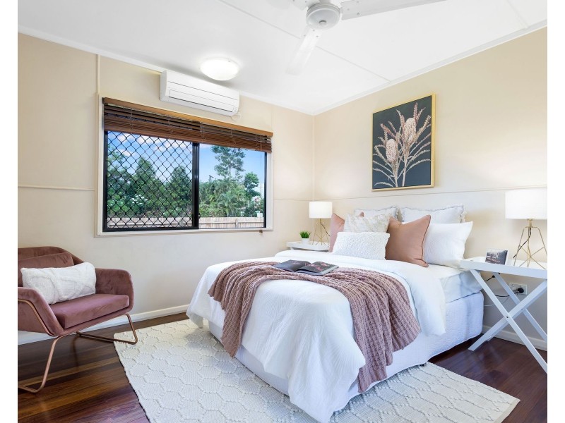 12 Kingsford Street, Mooroobool QLD 4870