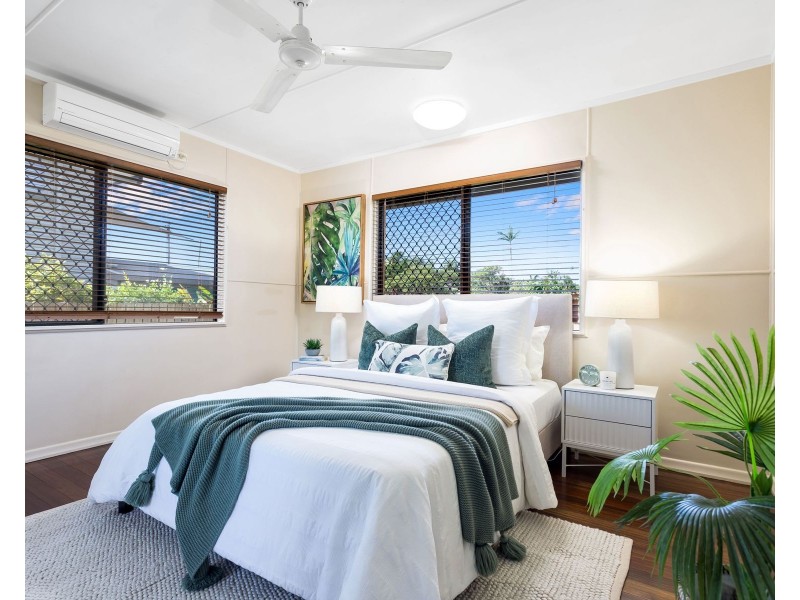 12 Kingsford Street, Mooroobool QLD 4870