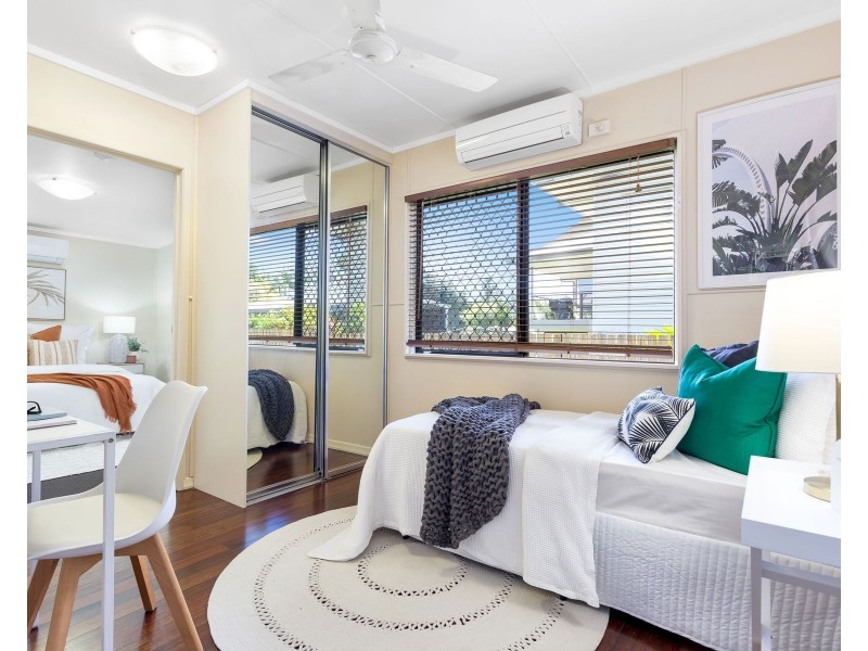 12 Kingsford Street, Mooroobool QLD 4870