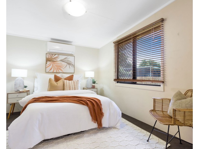 12 Kingsford Street, Mooroobool QLD 4870