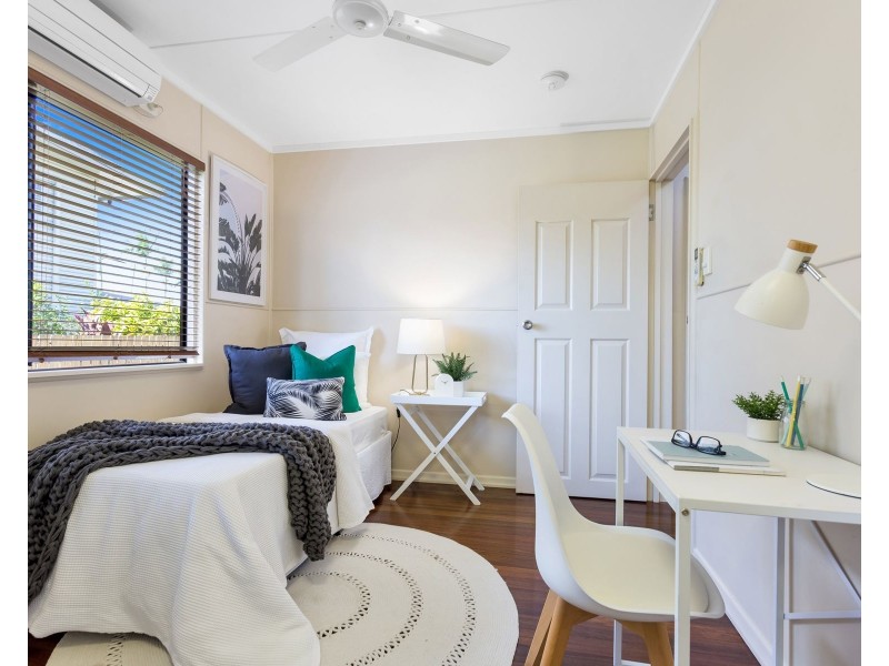 12 Kingsford Street, Mooroobool QLD 4870