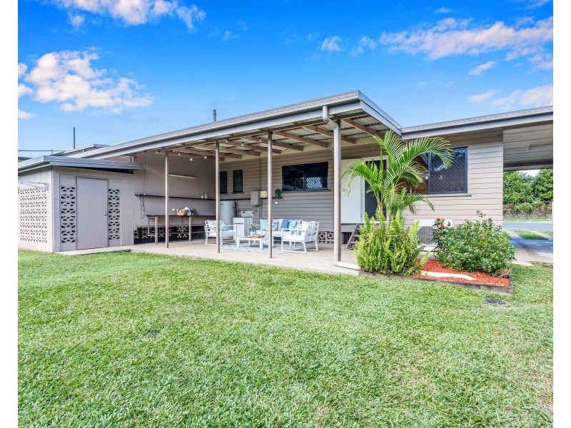 12 Kingsford Street, Mooroobool QLD 4870