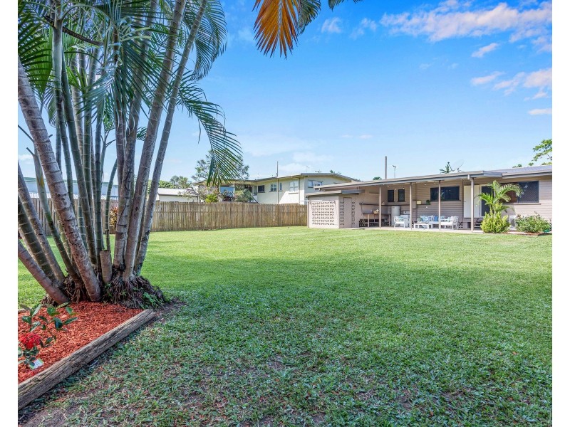 12 Kingsford Street, Mooroobool QLD 4870
