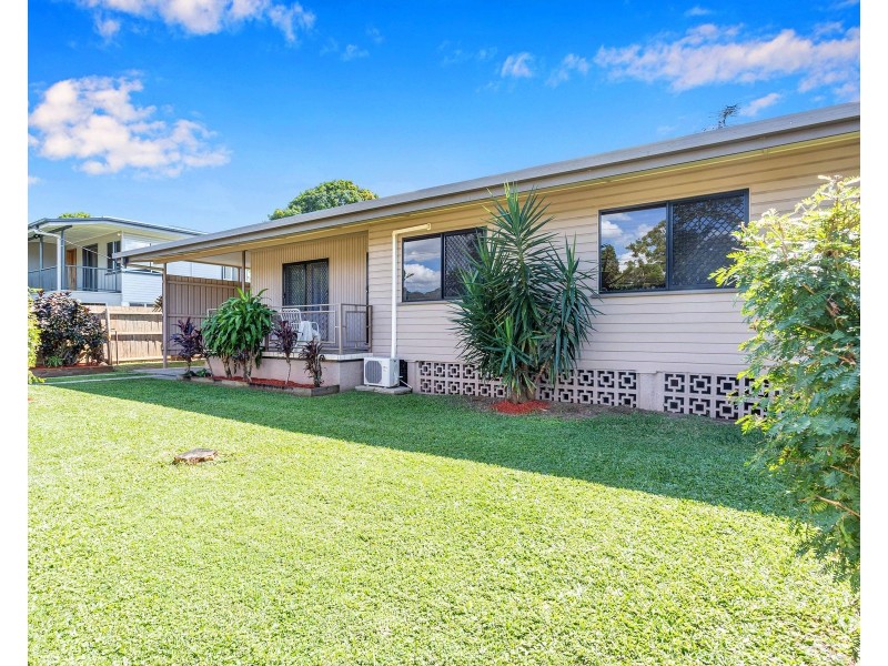 12 Kingsford Street, Mooroobool QLD 4870