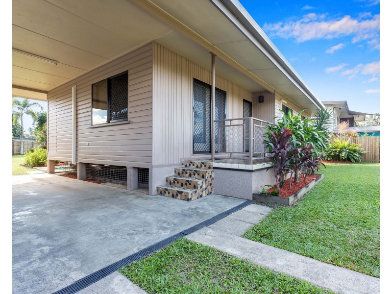 12 Kingsford Street, Mooroobool QLD 4870