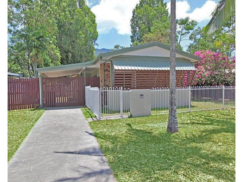 7 Rignold Street, Mooroobool QLD 4870