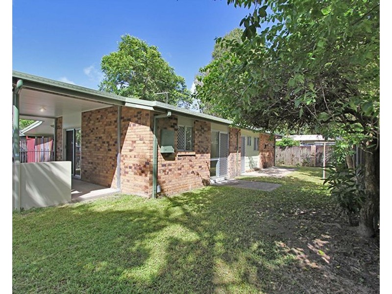 7 Rignold Street, Mooroobool QLD 4870