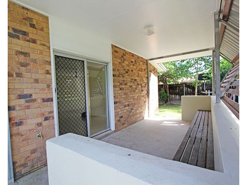 7 Rignold Street, Mooroobool QLD 4870