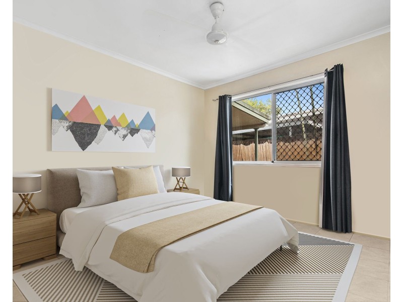 7 Rignold Street, Mooroobool QLD 4870