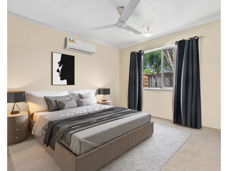 7 Rignold Street, Mooroobool QLD 4870