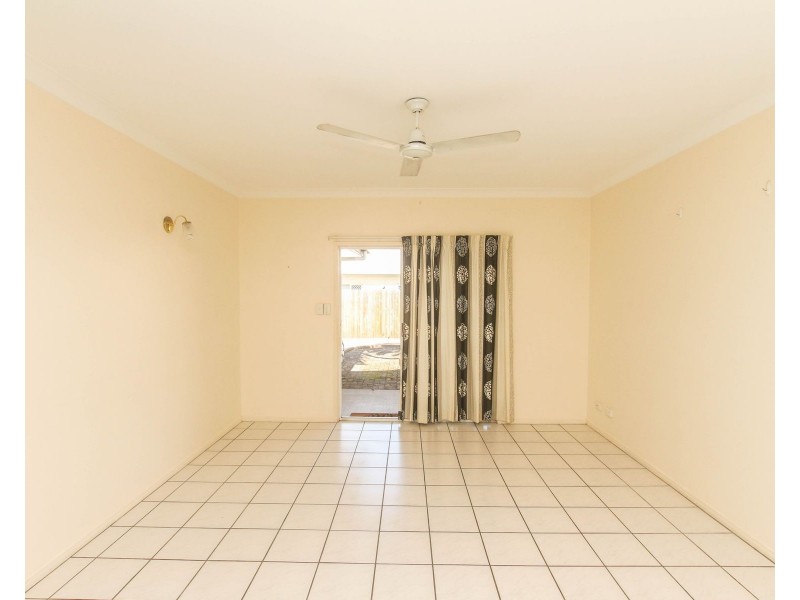 4/364 McCoombe Street, Mooroobool QLD 4870