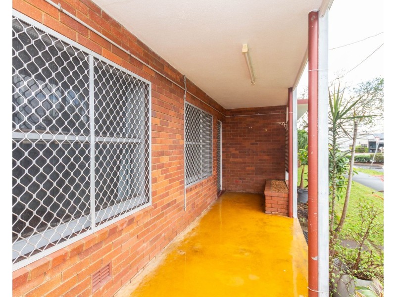 2/221 Aumuller Street, Westcourt QLD 4870