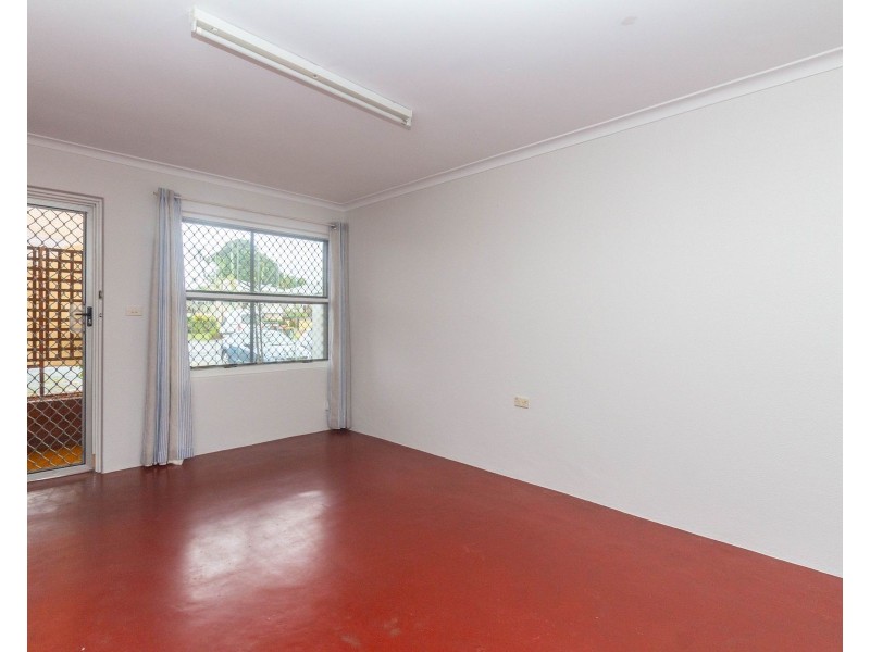 2/221 Aumuller Street, Westcourt QLD 4870