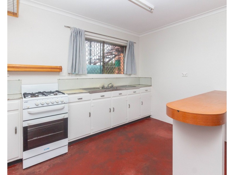 2/221 Aumuller Street, Westcourt QLD 4870