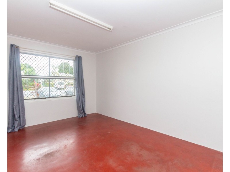 2/221 Aumuller Street, Westcourt QLD 4870