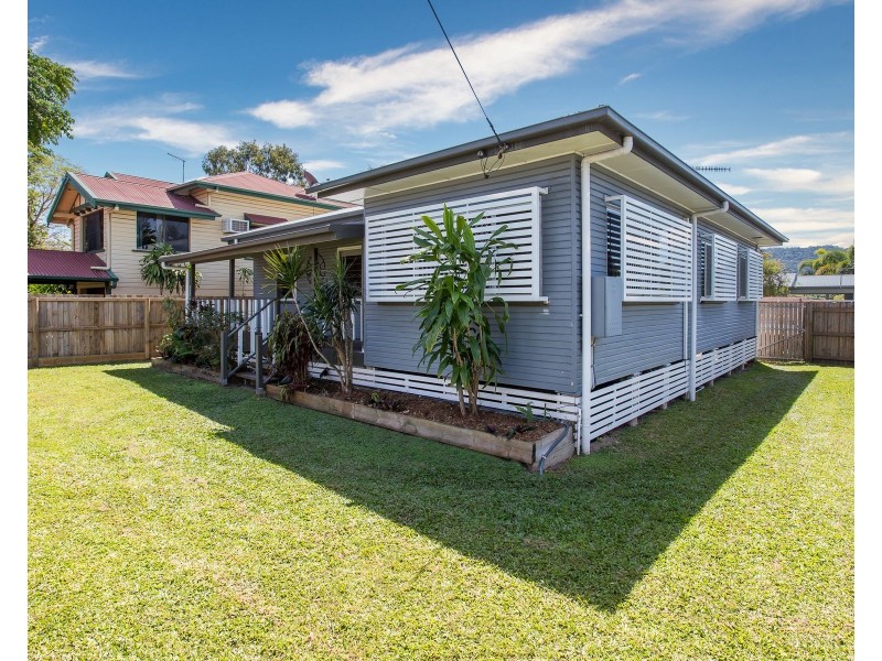 82 Reservoir Road, Manoora QLD 4870