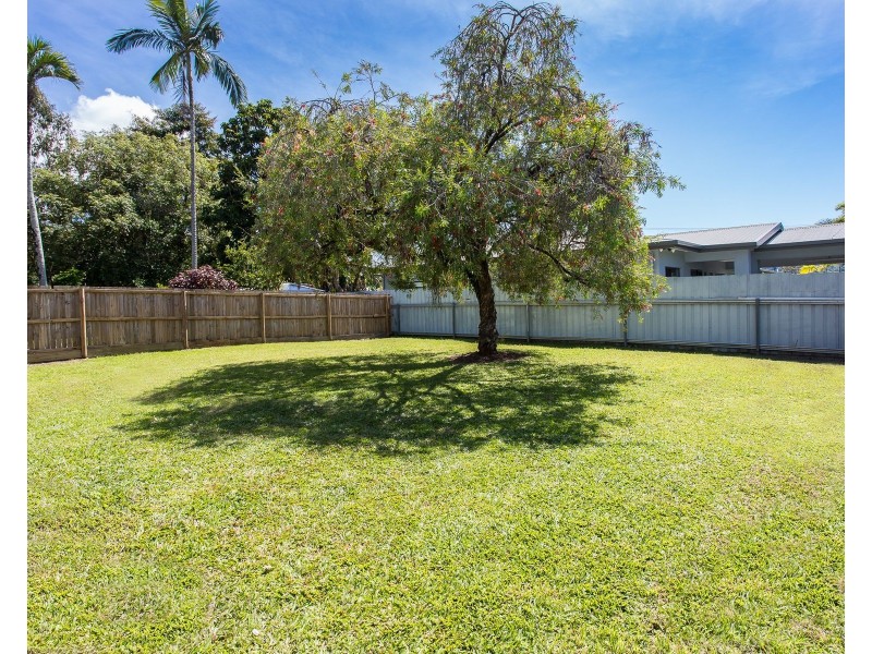 82 Reservoir Road, Manoora QLD 4870