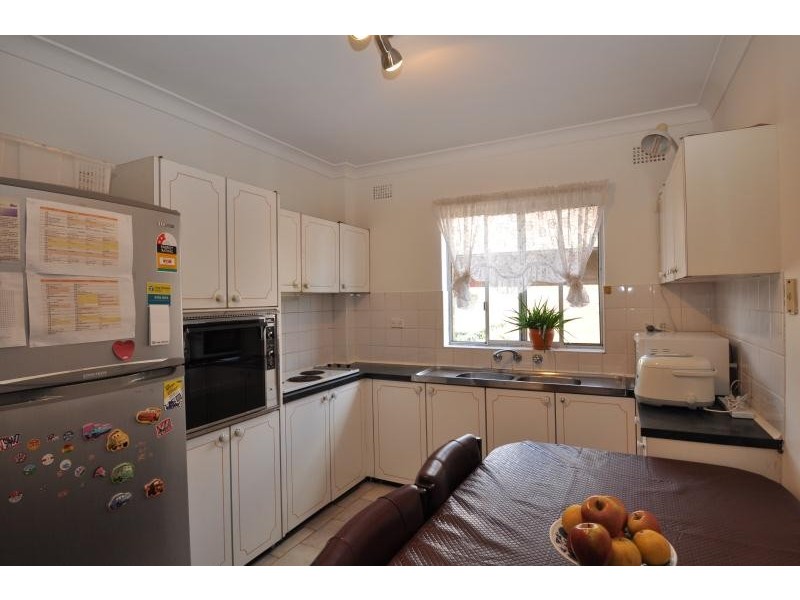 1/2 Hampden Street, Ashfield NSW 2131